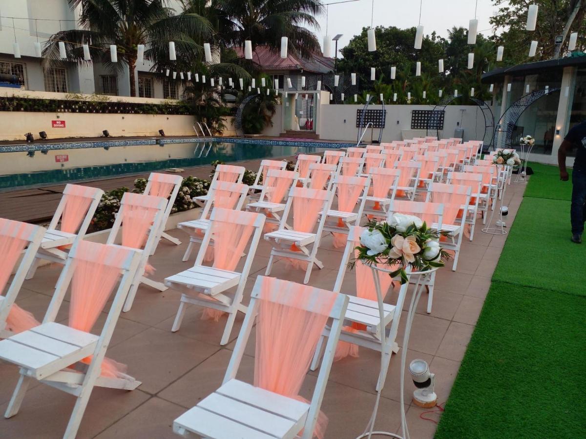 Angamaly Convention Centre Hotel Kochi Exterior foto